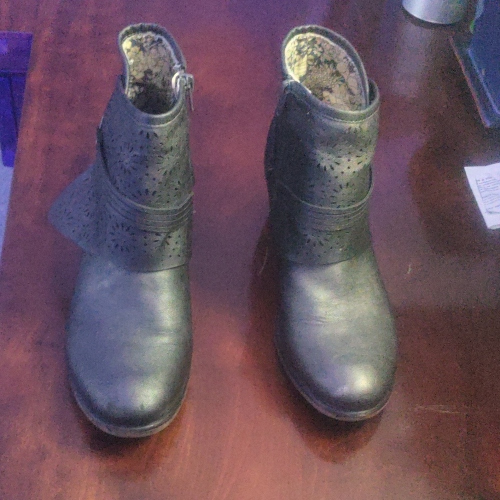 Ankle Boots with Cutout Design